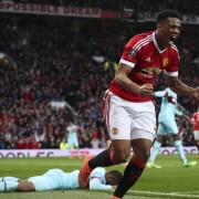  曼联逆转绝杀西汉姆，拉什福德补时世界波定乾坤  